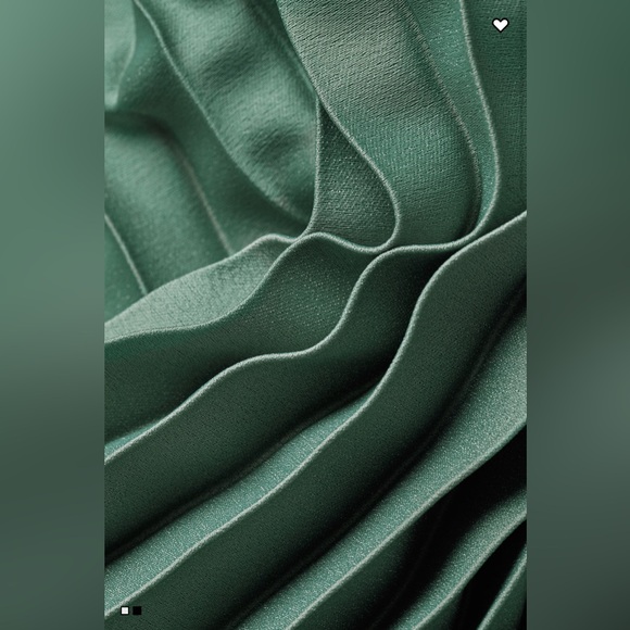 H&M Midi pleated skirt - size Medium - Picture 2 of 5